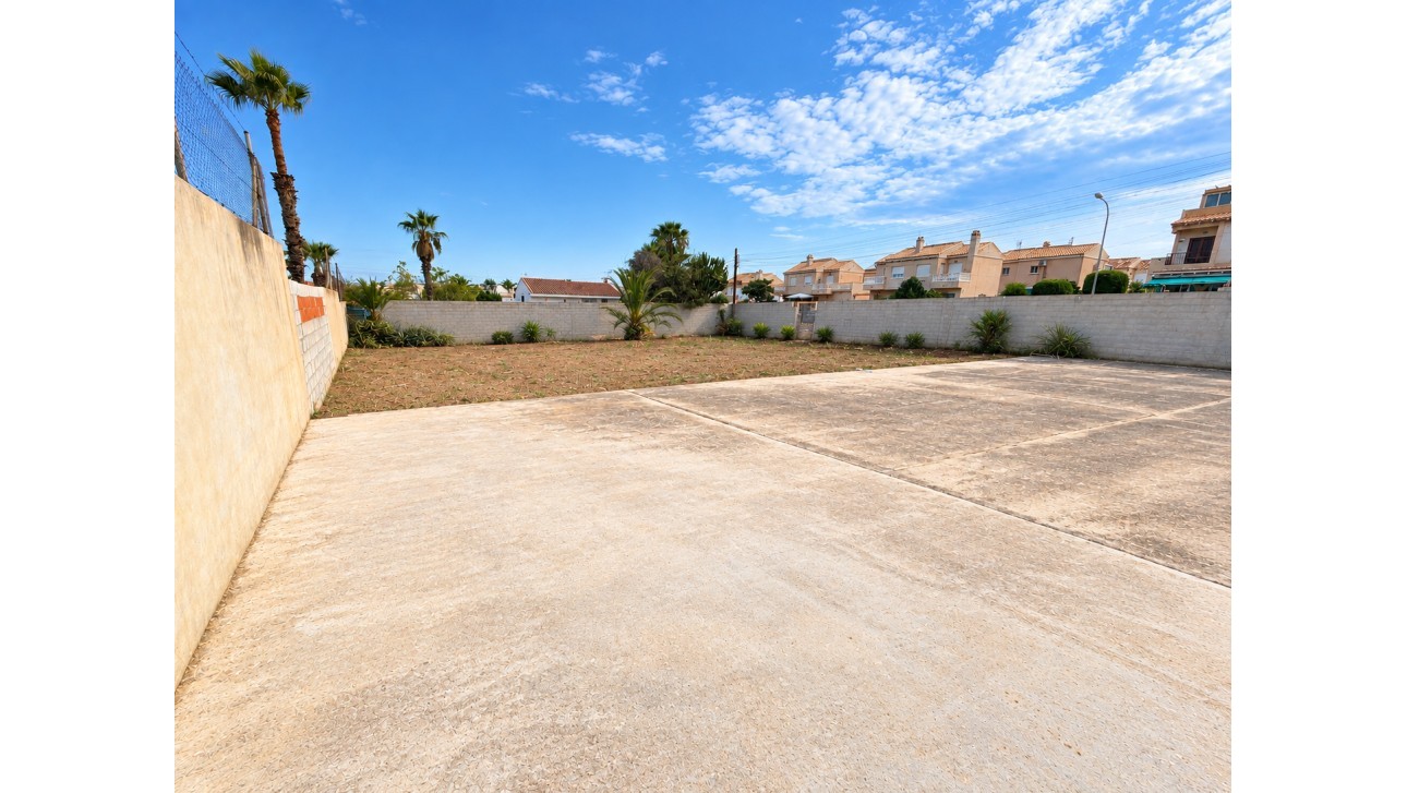 Resale - Plot / Land - Torrevieja - El Chaparral